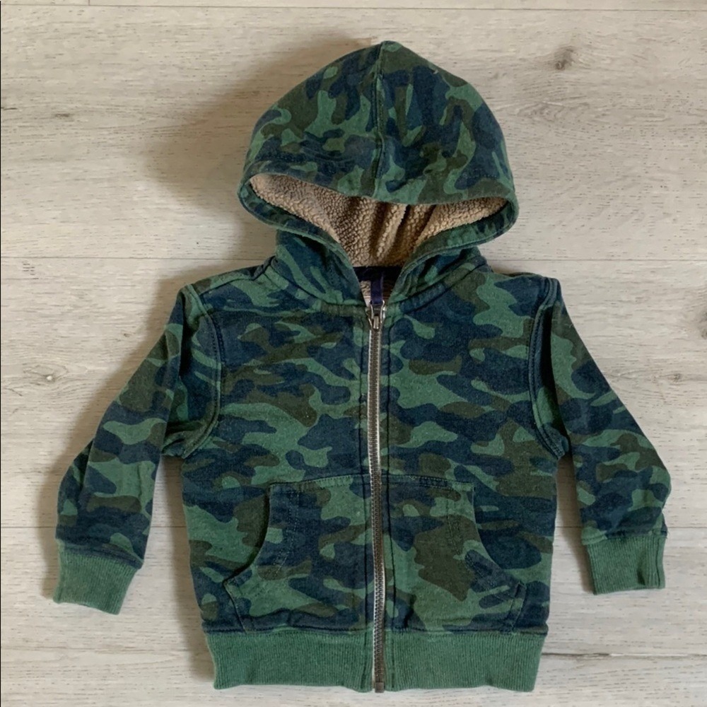 Hanna Andersson Green and Cream Hooded Sweatshirt with Camouflage Pattern‎